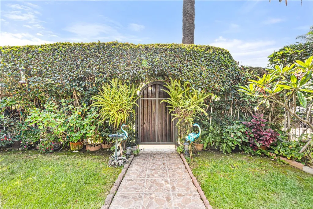 1711 W 59th Place, Los Angeles, California 90047 home-pic-8